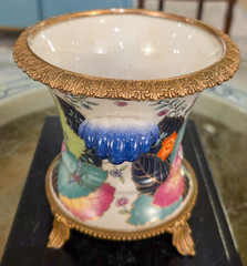PORCELAIN TOBACCO LEAF PETITE PLANTER WITH BRONZE ORMOLU-6” x 5.5”H