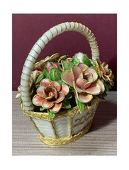 BEAUTIFUL COLORED BASKET OF FLOWERS MADE OF METAL – NO MARKINGS OR BRAND