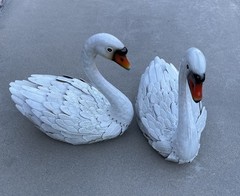 New 15” Lightweight Metal Swan Bird Sculpture Figures Set Of 2 Indoor/Outdoor