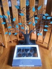 Hallmark Keepsake Family Tree Metal Tabletop Photo Holder, 10 Photos, 16in 2003