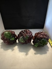 Vintage Art Glass Cluster Bunch Purple Wine Grapes w/Leaf 6.5″ Long