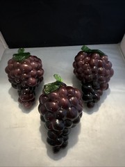 Vintage Art Glass Cluster Bunch Purple Wine Grapes w/Leaf 6.5″ Long