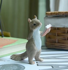 Squirrel Reading Book Statue Fairy Sculpture Miniature Figurine Home Decor Gifts