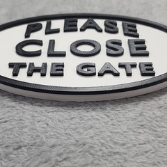 Please Close The Gate Oval Sign Black & White Thick PLA Plaque