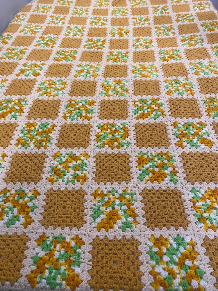 Handmade Afghan Throw Blanket Twin Double Granny Squares Green Yellow Tan Ivory