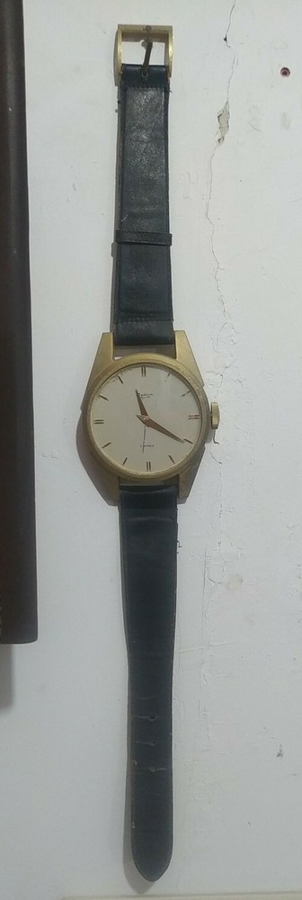 2 Jewels Wall clock in the shape of a large watch (length 78 cm) Modern de luxe