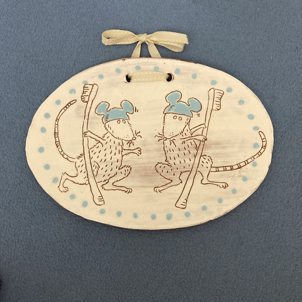 Oval Shaped Plaque of Two Mice Holding Toothbrushes – Fun Child’s Decor